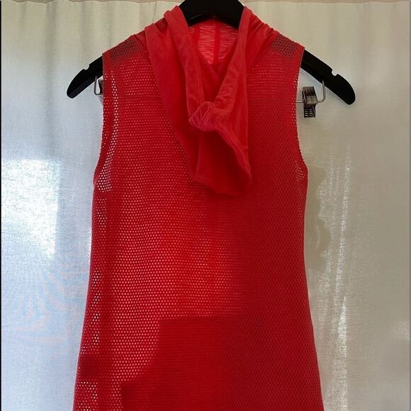 Old navy active Top - Picture 4 of 10